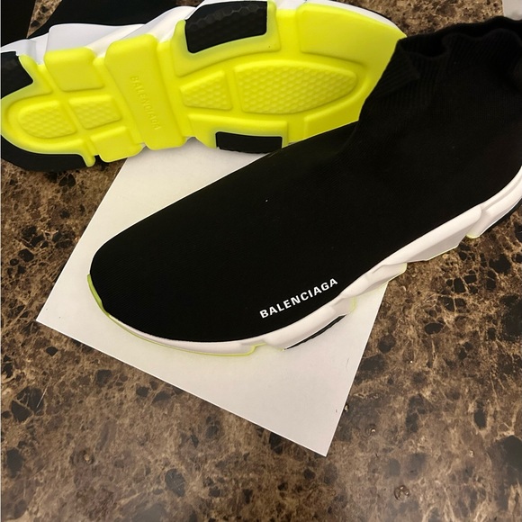10 1/2 men shoe black and yellow brand new still in box balanciaga - Picture 4 of 4